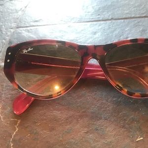 Ray-Ban Sunglasses 🕶